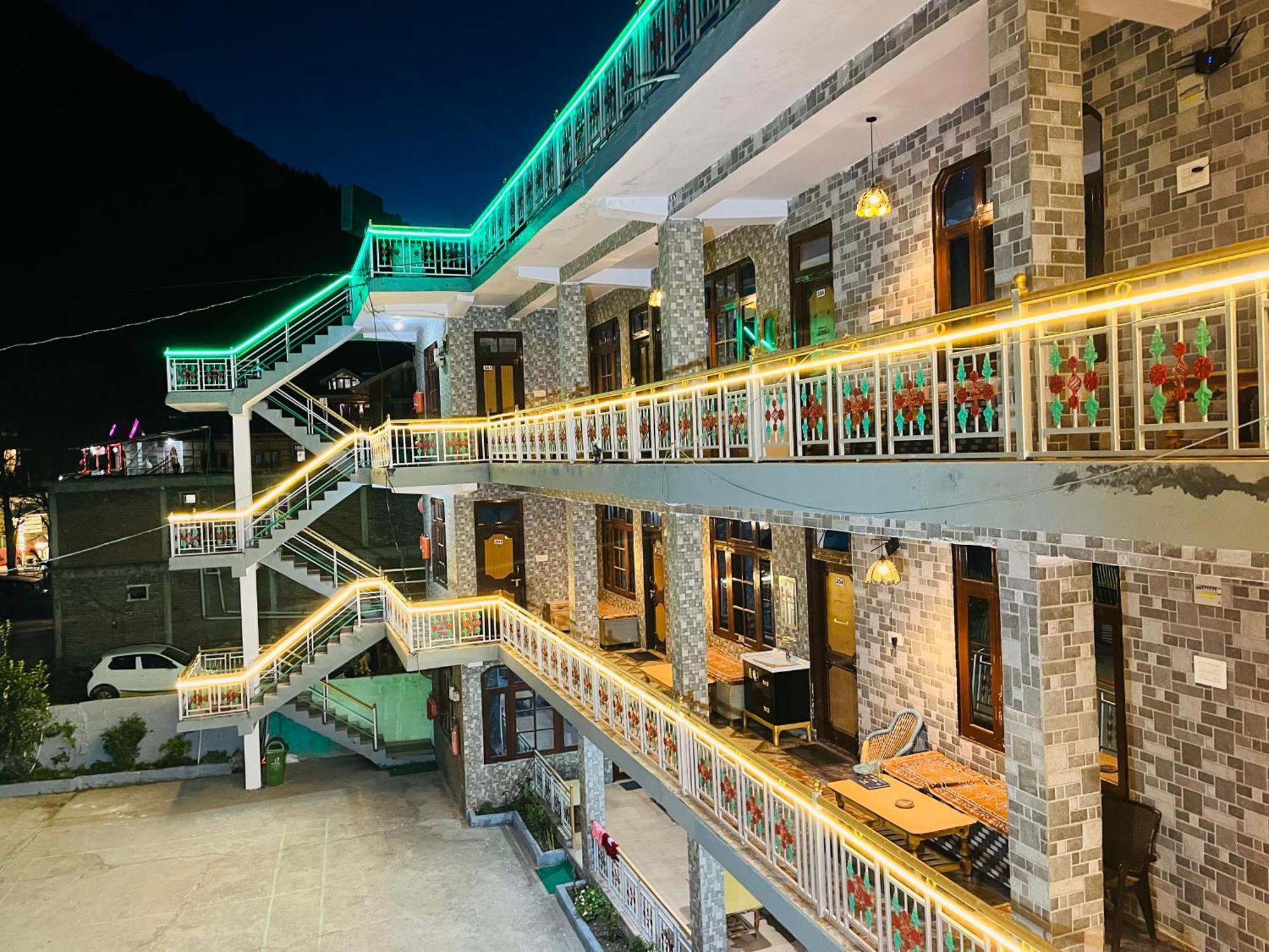 Hotel Dream Valley Kasol #Near Mall Road #River View #Parking #Gaming Zone #Open Terrace #Restaurant ภายนอก รูปภาพ