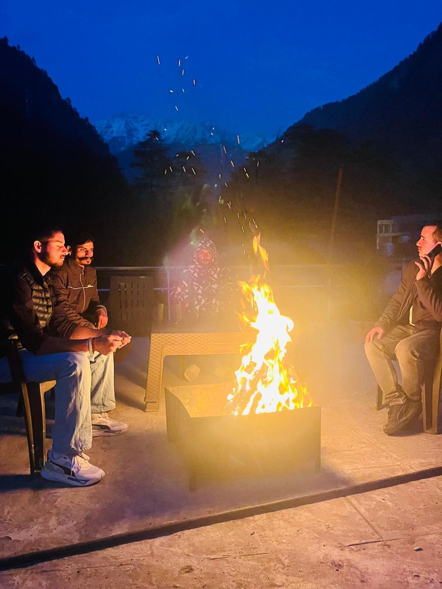 Hotel Dream Valley Kasol #Near Mall Road #River View #Parking #Gaming Zone #Open Terrace #Restaurant ภายนอก รูปภาพ