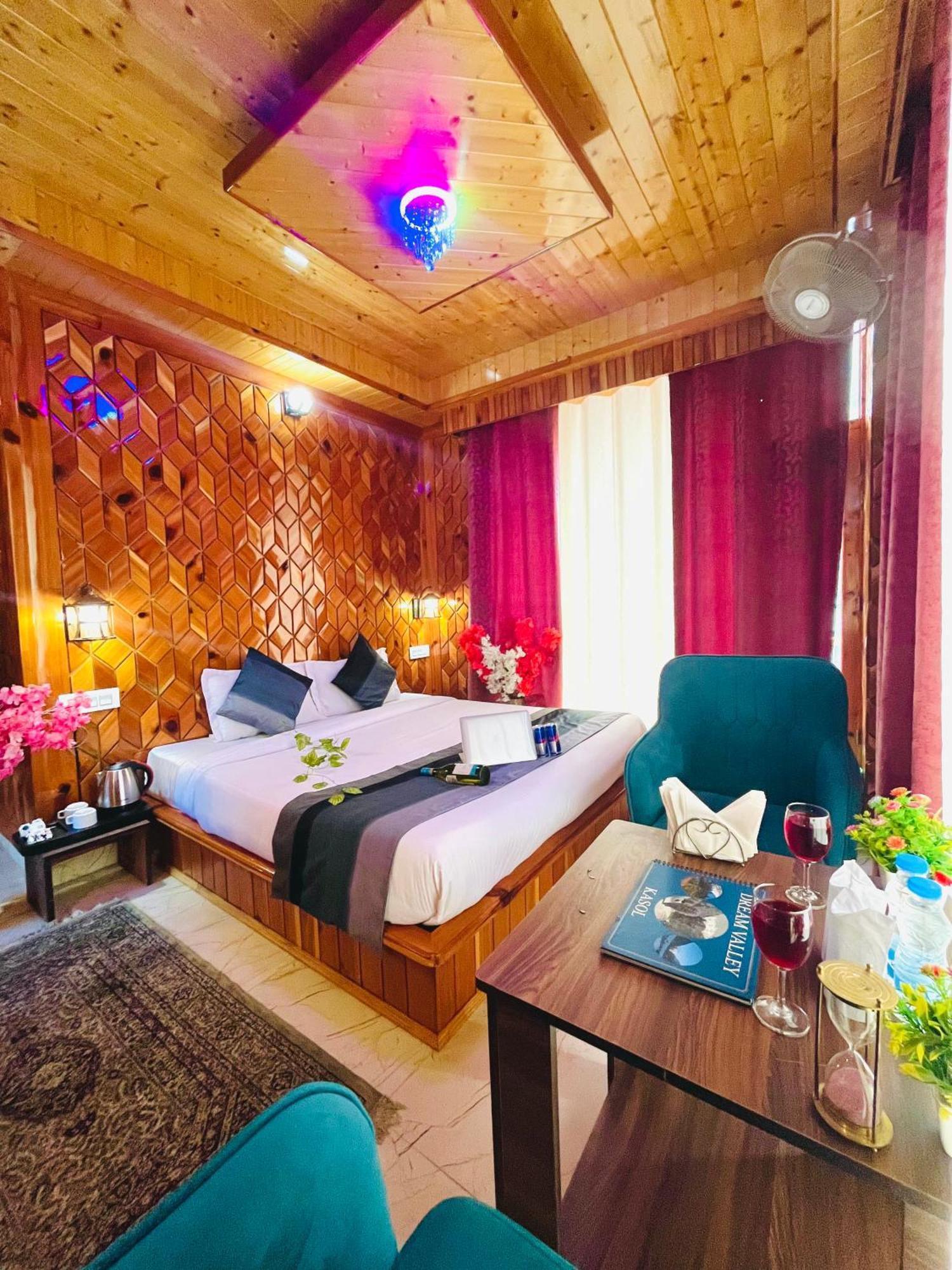 Hotel Dream Valley Kasol #Near Mall Road #River View #Parking #Gaming Zone #Open Terrace #Restaurant ภายนอก รูปภาพ