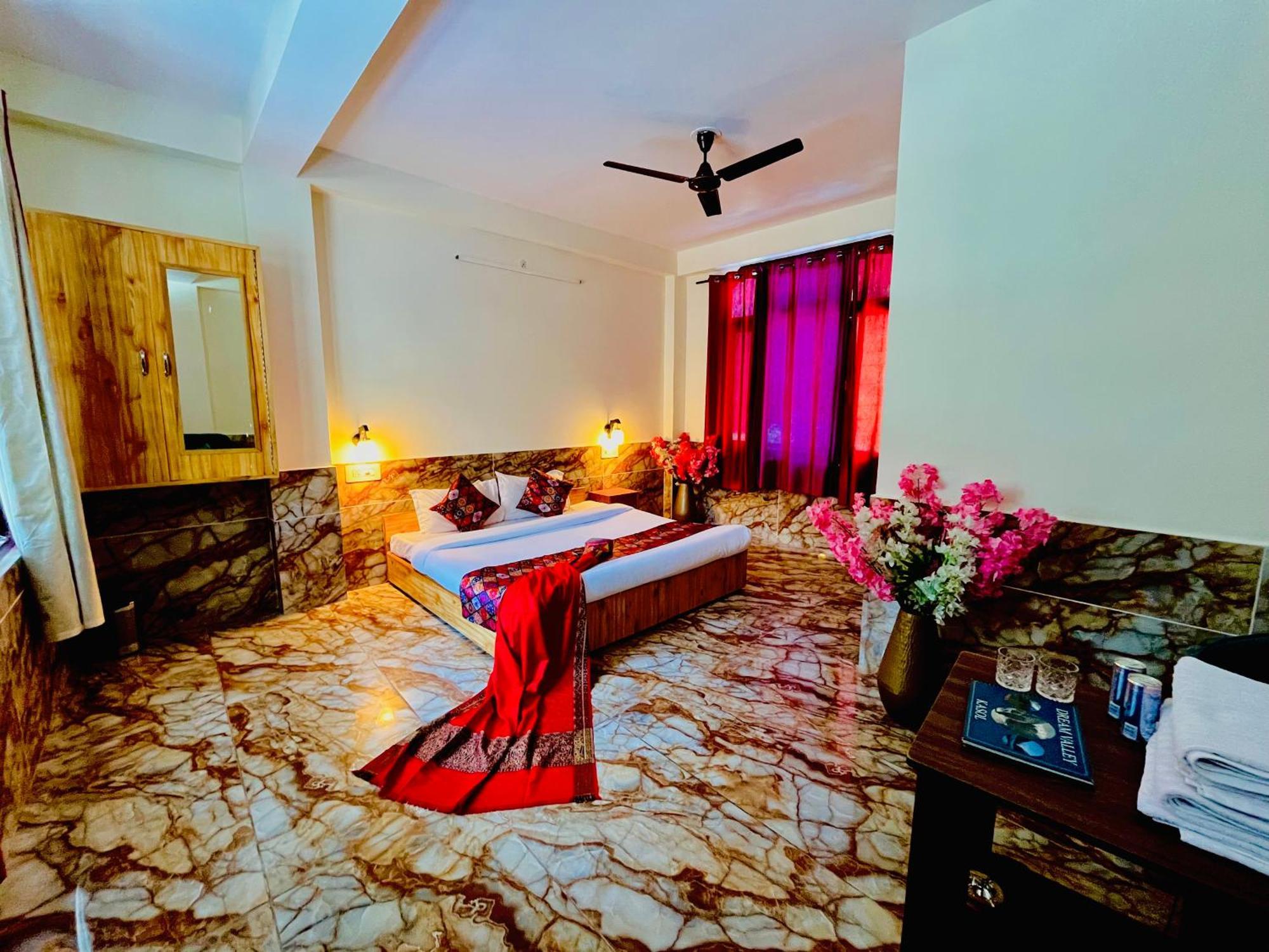 Hotel Dream Valley Kasol #Near Mall Road #River View #Parking #Gaming Zone #Open Terrace #Restaurant ภายนอก รูปภาพ